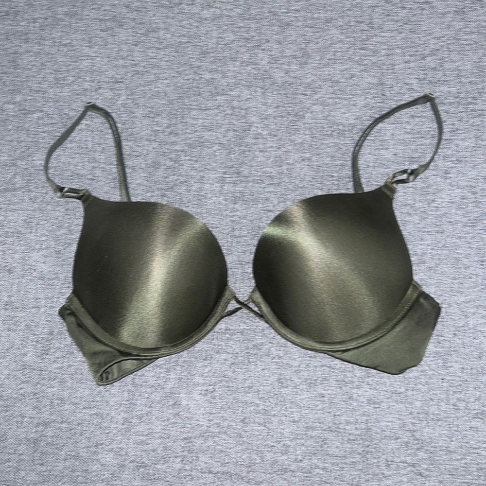 Victoria’s Secret Green Bombshell Bra Size 32B